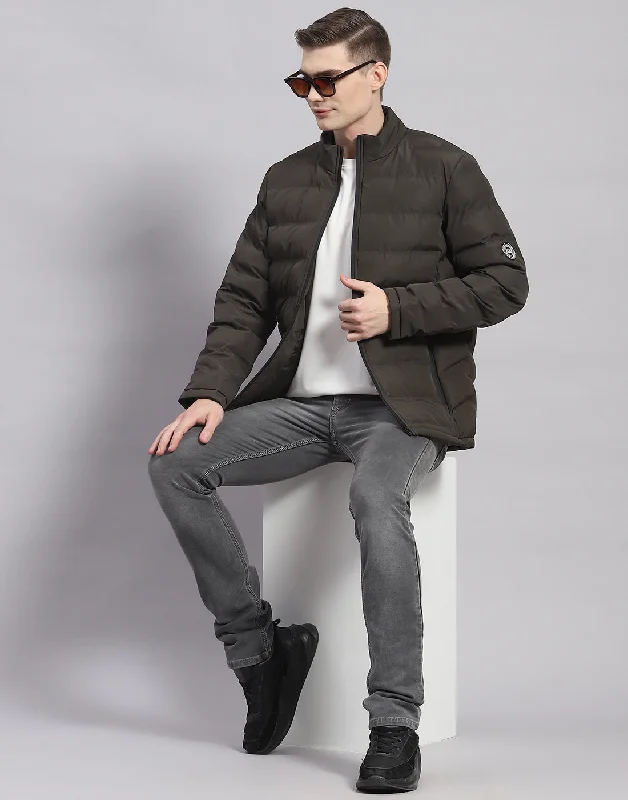 Smart Minimalist Men Olive Solid Stand Collar Full Sleeve Jacket